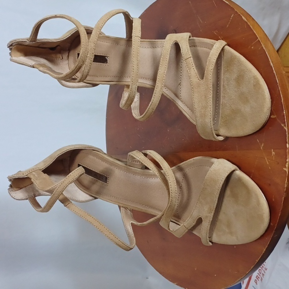 TAHARI WOMENS HEELS SIZE 10M IN A BEAUTIFUL TAN LEATHER UPPERS